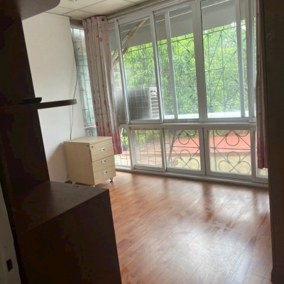 Cho thuê căn hộ tập thể E3 Phương Mai, 55m², gồm 2 phòng ngủ, 1 WC, 1 bếp 6,5 triệu