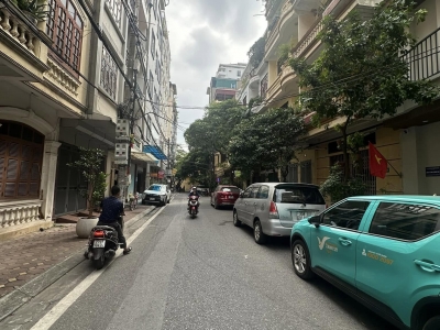 BÁN NHÀ 2 MẶT NGÕ THÔNG KINH DOANH - TRUNG TÂM ĐỐNG ĐA - ÔTÔ 7 CHỖ VÀO - TRƯỚC NHÀ Ô TÔ TRÁNH - DỪNG ĐỖ THOẢI MÁI