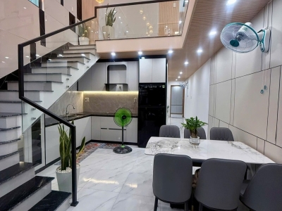 ♥ Nhà kiệt thẳng thông thấy MT Trần Cao Vân, 92m2, ngang hơn 5m, 2 tầng 4PN, mởi hiện đại