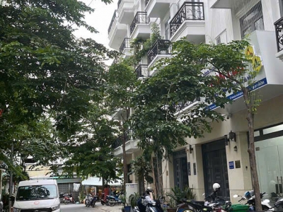 ????Biệt Thự 3 Tầng P. Thạnh Xuân Q.12 81m2 Ngang Khủng 6,2m-4PN chỉ Nhô 7tỷ

????Kết cấu: 1 trệt 2 lầu sân thượng trước , 4Pn , 4Wc , sân để xe hơi , ban công thoáng mát