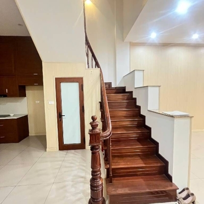 Bán nhà Gia Quất Ngọc Lâm- Sát Phố- Full NT- 50m 5 tầng - oto tránh - nhỉnh 12 tỷ