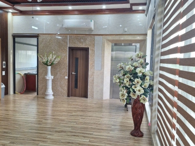 Cho thuê nhà có sân vườn dt 300m2 mặt đê Ngọc Thụy, Long Biên, HN