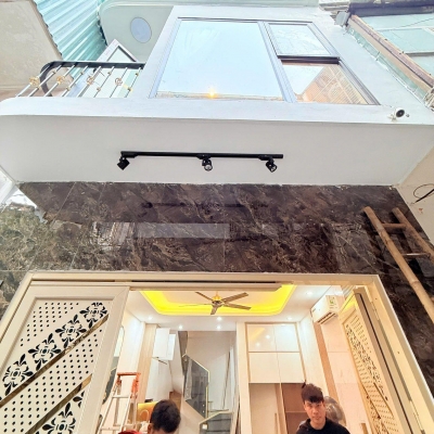 Bán Nhà! Văn Chương. Đống Đa. 27-30m x 4 tầng. Mặt Tiền 5m. Giá bán 7.5 tỷ.