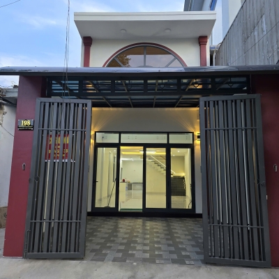 CHÍNH CHỦ BÁN NHÀ 2 MẶT TIỀN NGUYỄN TẤT THÀNH - TP. HUẾ (NỞ HẬU, KO NGẬP)