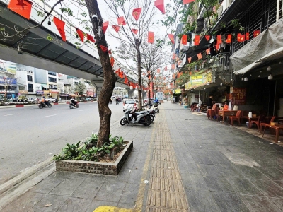 Tầng 1 siêu hiếm có sân riêng, DTSD lên đến 60m2 tại Phố Minh Khai. Giá 4,5 tỷ.