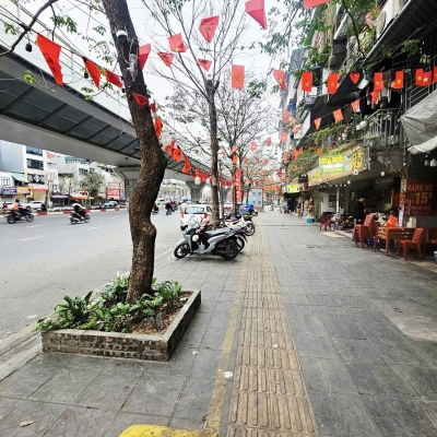 Tầng 1 siêu hiếm có sân riêng, DTSD lên đến 60m2 tại Phố Minh Khai. Giá 4,5 tỷ.