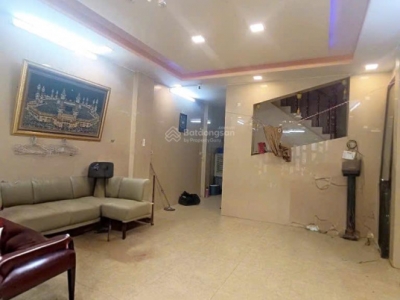 Khám phá mặt tiền 3 tầng xây tâm huyết trên trục Dương Bá Trạc Q8, cách Quận 5 khoảng 300 mét