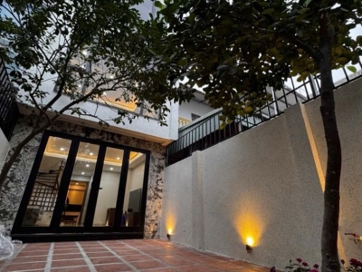 Bán nhà Hoa Lâm, Lệ Mật 70m x 4T sân vườn, oto thông, giá rẻ nhất khu vực