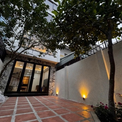 Bán nhà Hoa Lâm, Lệ Mật 70m x 4T sân vườn, oto thông, giá rẻ nhất khu vực