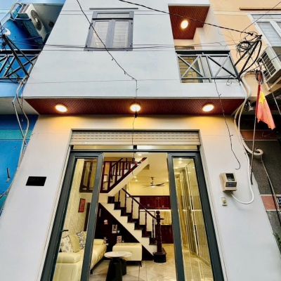 NHÀ ĐẸP THẠNH LỘC 15, 3 LẦU 4 PHÒNG NGỦ, GIÁ RẤT YÊU THƯƠNG