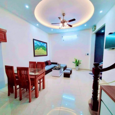 Cho thuê nhà nguyên căn ngõ 609 Vũ Tông Phan, 35m2 x 4.5 tầng, 1 tum, 3 ngủ, 12 Triệu