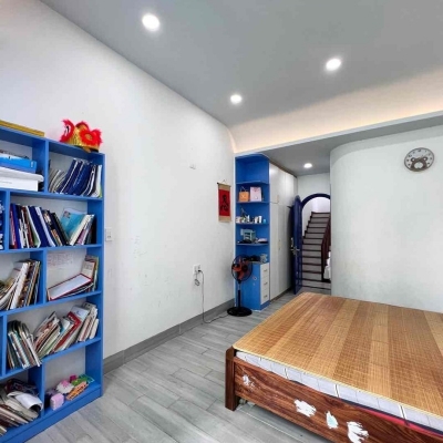 ► Nhà gần MT Thi Sách, 20m Ô tô Đậu, 60m2, 3 tầng mới xây 2 năm, cực chắc, an toàn trẻ nhỏ và người già, 4.5 tỷ