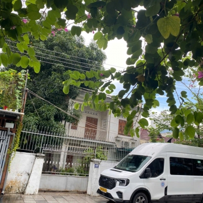 BÁN NHÀ MẶT TIỀN KHÚC THỪA DỤ
Diện tích: 317,5m² (ngang 11m)
Hướng: Đông Nam
Đường trước nhà rộng 15m, khu vực trung tâm sầm uất, tiện kinh doanh đa ngành nghề.
Vị trí cực đẹp, gần biển, chợ, bệnh viện, trường học, di chuyển đến trung tâm chỉ 5 phút.
Giá 