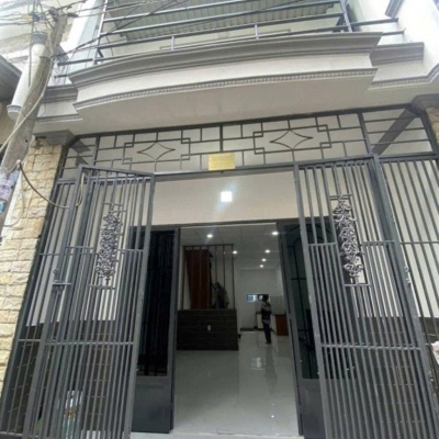 ????NHÀ MỚI GẦN TRƯỜNG NGUYỄN DU QUẬN 12 GIÁP CÒ VẤP CHỈ 3,3 TỶ- DT 50m2- 2 TẦNG 2PN

◾️Diện tích ngang 4,1m đai 12,5m
◾️Hoàn công đầy đủ 1 trệt 1 lầu 2PN 2WC
◾️Sổ vuông vức bank hỗ trợ 2,3 tỷ
◾️Hướng Đông Bắc
◾️Đường trước nhà 3m ba gác đỗ cửa
◾️Vị trí 2