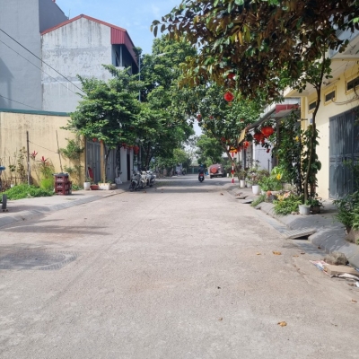 Bán Đất Thượng Thanh 73m x 5m6 vuông đẹp, oto tránh, vỉa hè. LH 0936123469