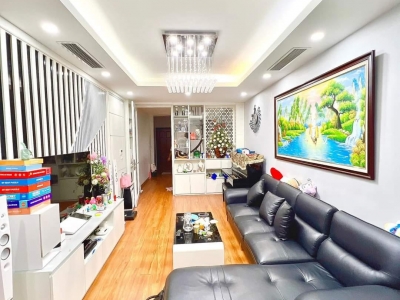 NHÀ ĐẸP Ở PHÙNG CHÍ KIÊN -PHÂN LÔ Ô TÔ - MẶT NGÕ KINH DOANH - 2 THOÁNG TRƯỚC  SAU - FULL NỘI THẤT TIỀN TỶ.
