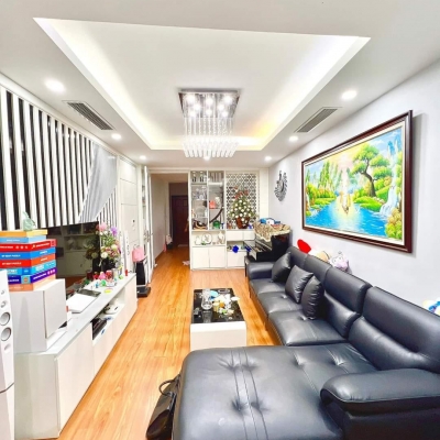 NHÀ ĐẸP Ở PHÙNG CHÍ KIÊN -PHÂN LÔ Ô TÔ - MẶT NGÕ KINH DOANH - 2 THOÁNG TRƯỚC  SAU - FULL NỘI THẤT TIỀN TỶ.