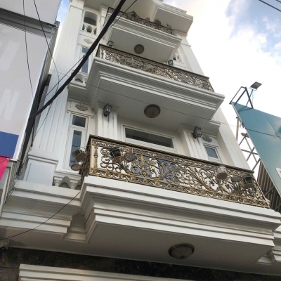 Bán nhà đẹp 4 tầng mặt tiền Lê Hồng Phong, Phước Long, Nha Trang giá chỉ 9,1 tỉ