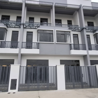 Nhà phố sổ sẵn liền kề bệnh viện quốc tế giá chỉ 2,1 tỷ