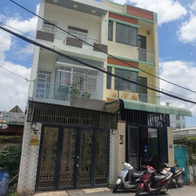 BÁN ĐẤT TẶNG NHÀ 3 LẦU + 2 PHÒNG TRỌ CHO THUÊ 12 TRIỆU/TH - NGÔ CHÍ QUỐC - BÌNH CHIỂU. 
SÁT BÊN CHỢ ĐẦU MỐI