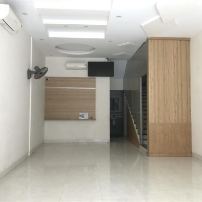 Cho thuê mặt bằng cửa kính máy lạnh gần ngã tư Lê lai, Bà Triệu, TPVT