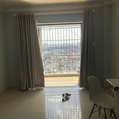Cho thuê chung cư 3 phòng ngủ , Giáp Q1. Dt 82m2, nhà mới , lầu cao , có ban công. Giá : 12 triệu. Lh 0976073066