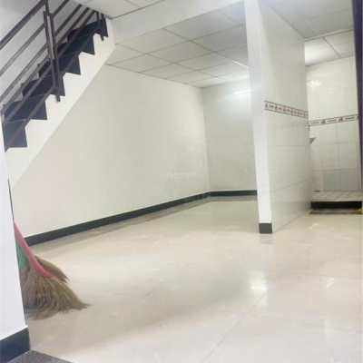 Căn nhà tập thể 74B Quang Trung, hẻm 2,4m * Cách biển Trần Phú: 450m. Giá: 2,150 tỷ