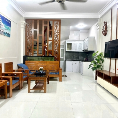 Cho thuê nhà ngõ Phương Canh, 10 mét ra ô tô 45m2 x 5 tầng, 3 ngủ, 9.5 Triệu (có t,lượng)