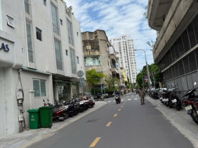 Bán gấp nhà mặt tiền đường Nguyễn Bá Tuyển với NM Hoàng P12 Q. TB DT: 9 x 17m KC: 3 lầu, giá 36 tỷ