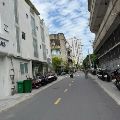 Bán gấp nhà mặt tiền đường Nguyễn Bá Tuyển với NM Hoàng P12 Q. TB DT: 9 x 17m KC: 3 lầu, giá 36 tỷ