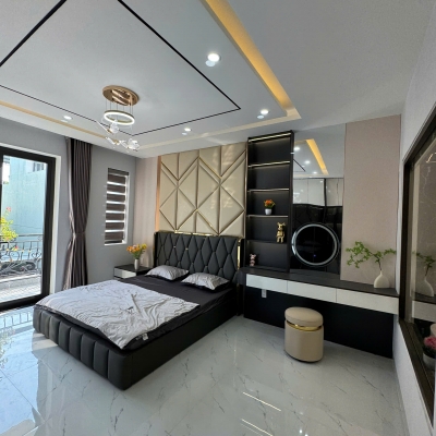 - Nhà 3 tầng, mặt tiền trần đức thông, sau vương thừa vũ, đi bộ vài phút ra bãi tắm phạm văn đồng.