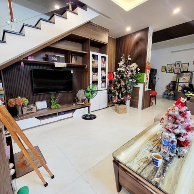 ♥ Nhà Kiệt 3.5m thẳng 50m MT Lý Tự Trọng, 65m2, 3 tầng còn mới, hiện đại, 5.x tỷ