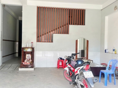 NP960 bán nhà đang kinh doanh khách sạn, với 20p riêng thích hợp đầu tư cho thuê