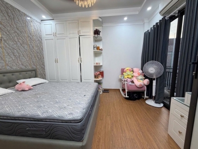 Bán nhà đẹp Ngọc Lâm- Lô Góc- Full Nội Thất- Oto- Ô chờ thang máy 45m 5 tầng -nhỉnh 8 tỷ(TL)