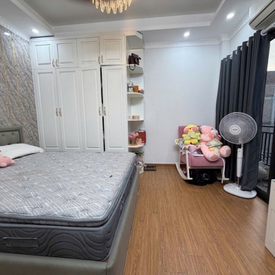 Bán nhà đẹp Ngọc Lâm- Lô Góc- Full Nội Thất- Oto- Ô chờ thang máy 45m 5 tầng -nhỉnh 8 tỷ(TL)