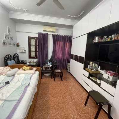 Rất hiếm! Bán nhà Hào Nam 32m2, 4 tầng, mặt tiền gần 4.2m, nhỉnh 13 tỷ, ô tô tránh, vỉa hè