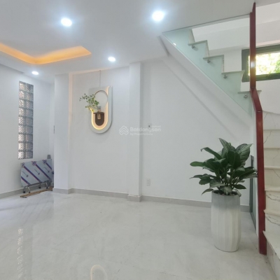 BÁN NHÀ HƯNG PHÚ QUẬN 8- NGANG 4.2M - 4 TẦNG BTCT KIÊN CÓ 1 BƯỚC RA MẶT TIỀN - NHỈNH 4 TỶ
