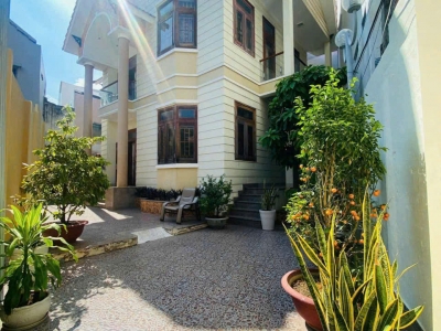 NHÀ 2 TẦNG NGAY TRUNG TÂM NHA TRANG CHỈ ĐI RA BIỂN 500M GẦN CHỢ ĐẦM DT RỘNG 235M LÀM NHÀ VƯỜN TRONG PHÓ THÌ QUÁ TUYỆT