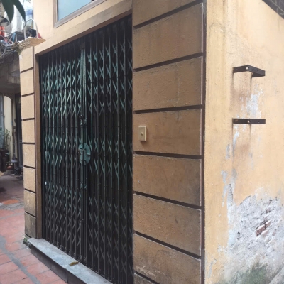 Bán nhà phố Hàn Thuyên - sát phố cổ, cách mặt phố 20m - lô góc chỉ 250tr/m2