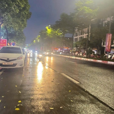 BÁN TÒA NHÀ VĂN PHÒNG SIÊU ĐẸP MẶT PHỐ TRẦN THÁI TÔNG - CẦU GIẤY - 100M x 9 TẦNG THANG MÁY - MT 7,1M - VỈA HÈ ĐÁ BÓNG - CHO THUÊ 150 TR/TH