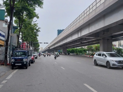 BÁN NHÀ PHẠM VĂN ĐỒNG – LÔ GÓC, NGÕ THÔNG GẦN PHỐ, FULL NỘI THẤT – 5 TẦNG, 6.5 TỶ