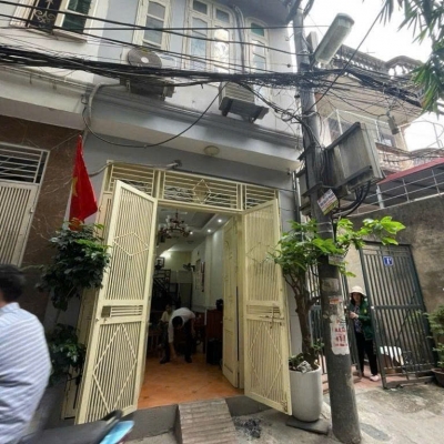 Bán nhà đường hoàng mai 4 tầng dân xây ô tô đỗ cửa lô góc