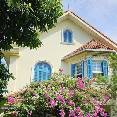 biệt thự sân vườn Hồng Tiến, 400m x 4 tầng, mặt tiền 11m, ôtô tránh, full thổ cư