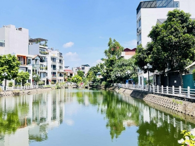 biệt thự sân vườn Ngọc Thụy, 430m x 4 tầng, mặt tiền 11m, ôtô tránh, full thổ cư