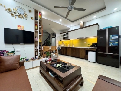 Hơn 7 tỷ nhà 35m x 5T ngõ 193 Bồ Đề, oto đỗ cửa, nhà mới ở luôn.