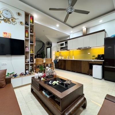 Hơn 7 tỷ nhà 35m x 5T ngõ 193 Bồ Đề, oto đỗ cửa, nhà mới ở luôn.