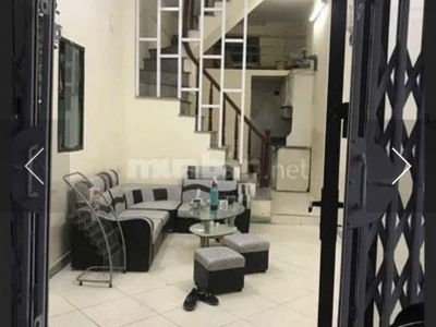 Cho thuê ngõ Hào Nam 30m² x 4 tầng, gồm 2 phòng ngủ, 3 WC 10 triệu