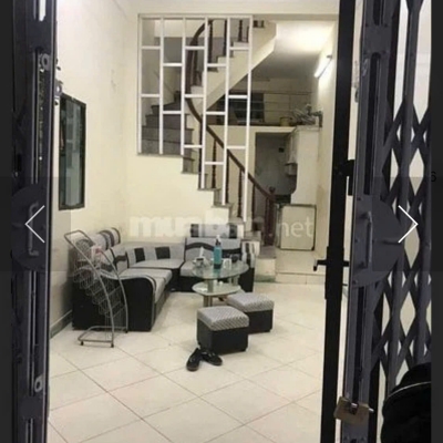 Cho thuê ngõ Hào Nam 30m² x 4 tầng, gồm 2 phòng ngủ, 3 WC 10 triệu