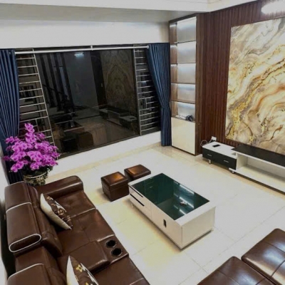khu dv yên nghĩa hà đông 50m chỉ nhỉnh 11 tỷ , cách bến xe yên nghĩa chỉ 150m ,trường đại học pheinkaa 200m,khu giá trị tăng cao ,chủ nhà cần tiền chạy việc cho con nên bán rẻ nhất khu ,nhà 4 tầng tặng full nội thất xịn