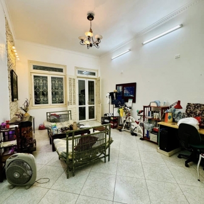 Bán nhà Lê Văn Hưu, 66m2, 4 tầng, mặt tiền 4.2m, 16 tỷ, ngõ xe máy quay đầu, gần mặt phố